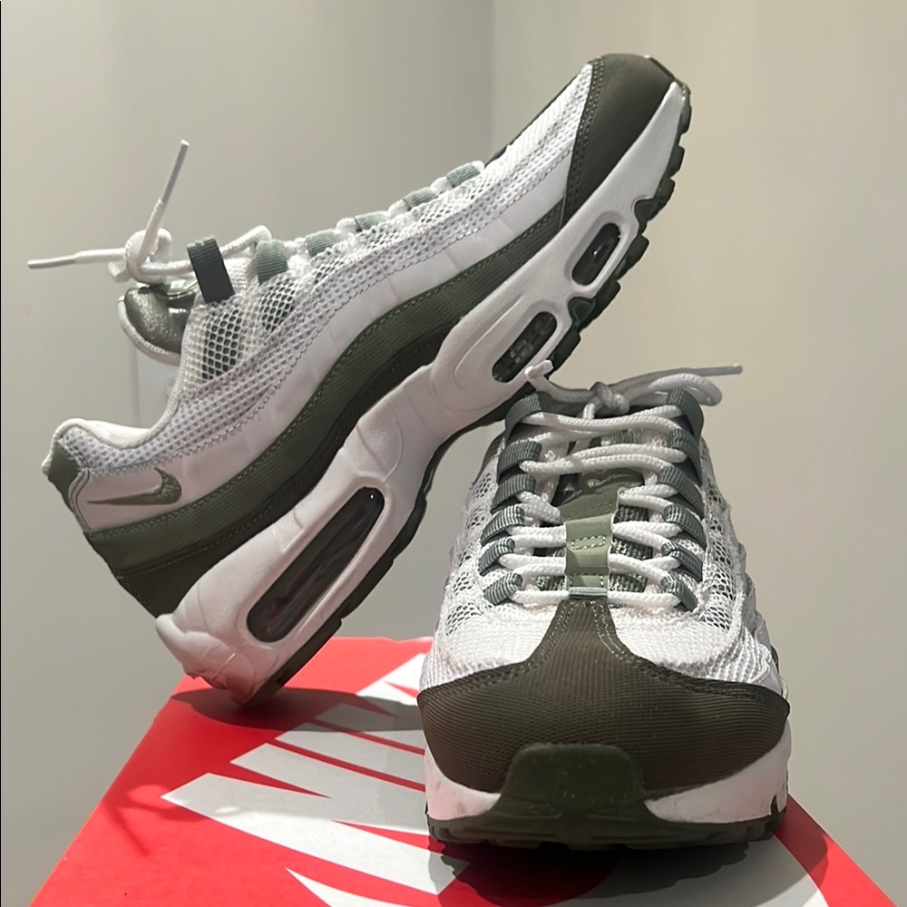 Nike Air Max 95 White and Green Sneakers